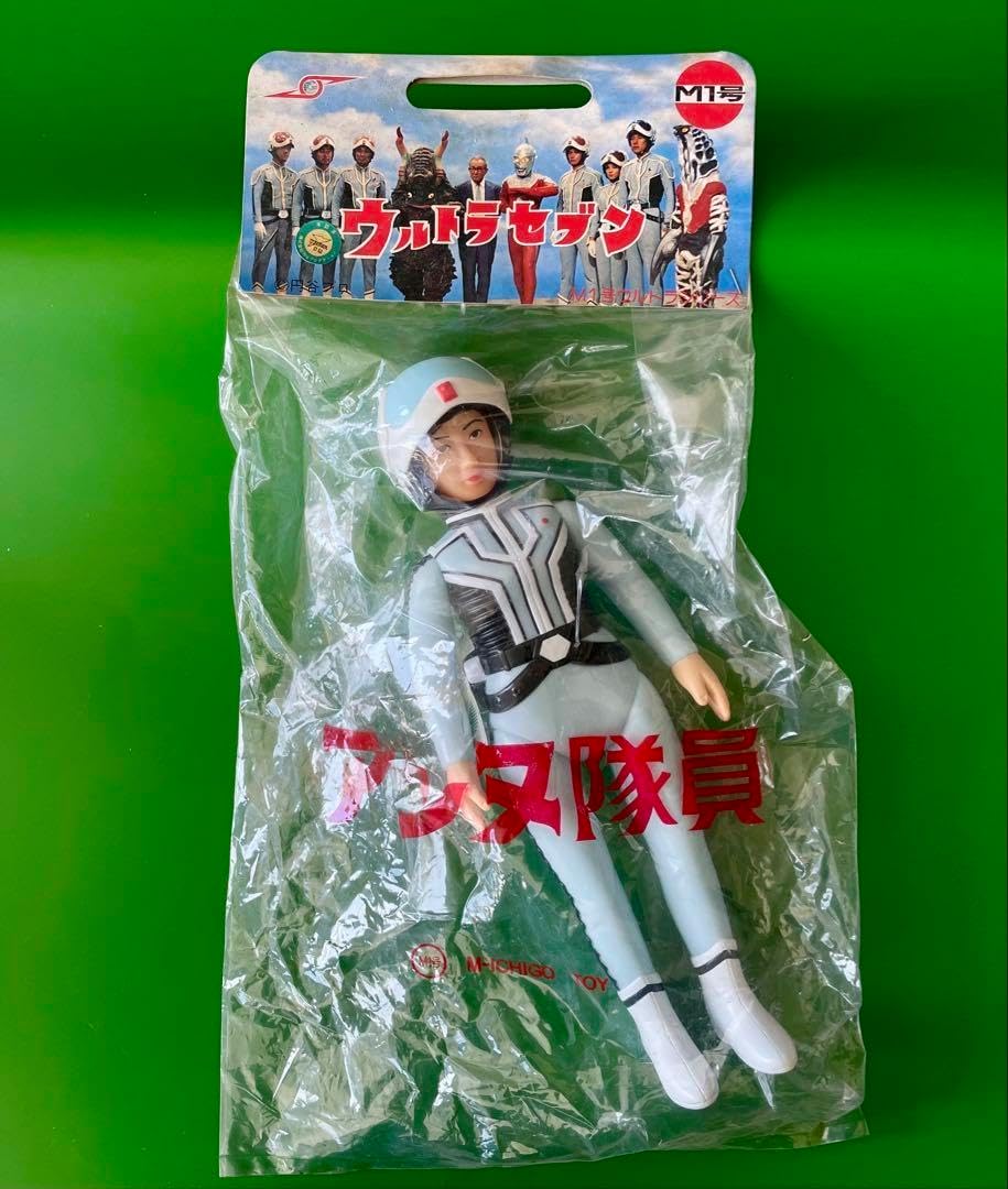 新品未開封　昭和レトロ　当時物　M1号ソフビ　アンヌ隊員 ウルトラセブン アンヌ隊員 M1号 ソフビ人形 デッドストック未開封 初期タイプマルサン